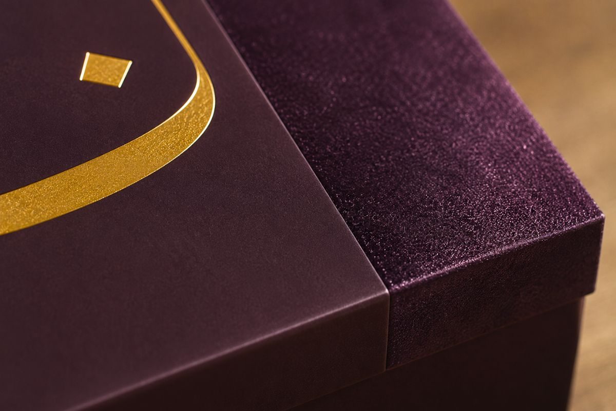 Gold foil and velvet lamination detail on abaya box corner